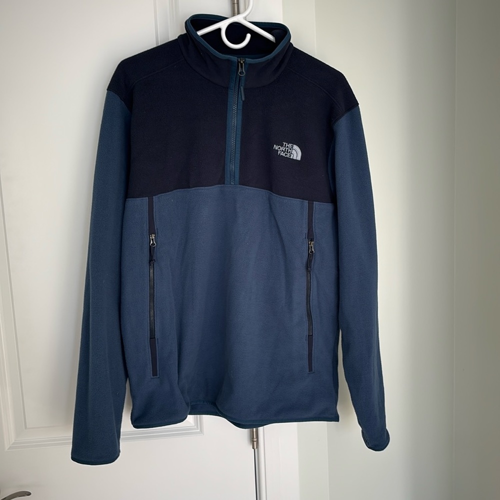 Men’s Blue North Face pullover